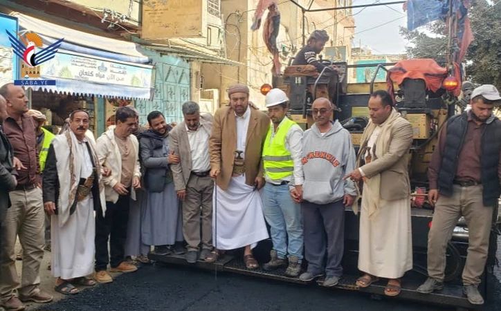 أمين العاصمة يتفقد العمل في مشروع ترميم الشوارع بمديرية معين