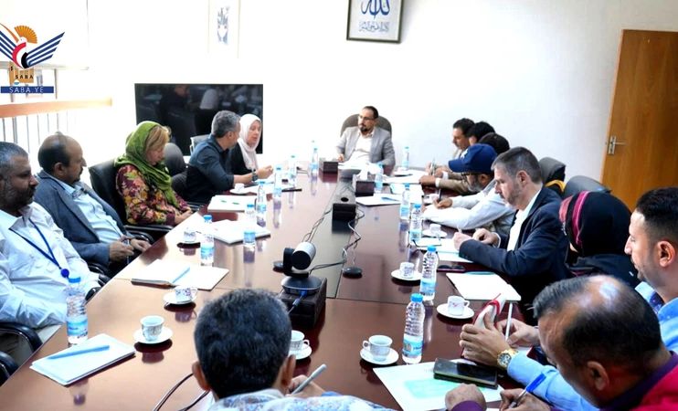 اجتماع بصنعاء يناقش سبل دعم الدفاع المدني وتعزيز دور غرفة الطوارئ