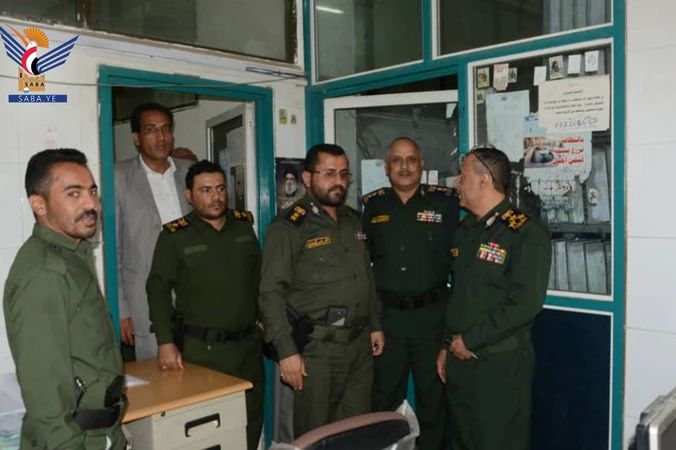 رئيس مصلحة الأحوال المدنية يتفقد العمل بفرع المصلحة بمحافظة صنعاء