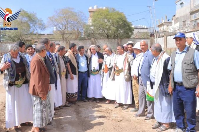 تدشين العمل في مشروع تعشيب ملعب الشهيد الكبسي بمدينة إب