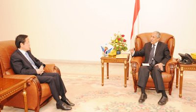 وزير الداخلية يلتقى السفير الصيني