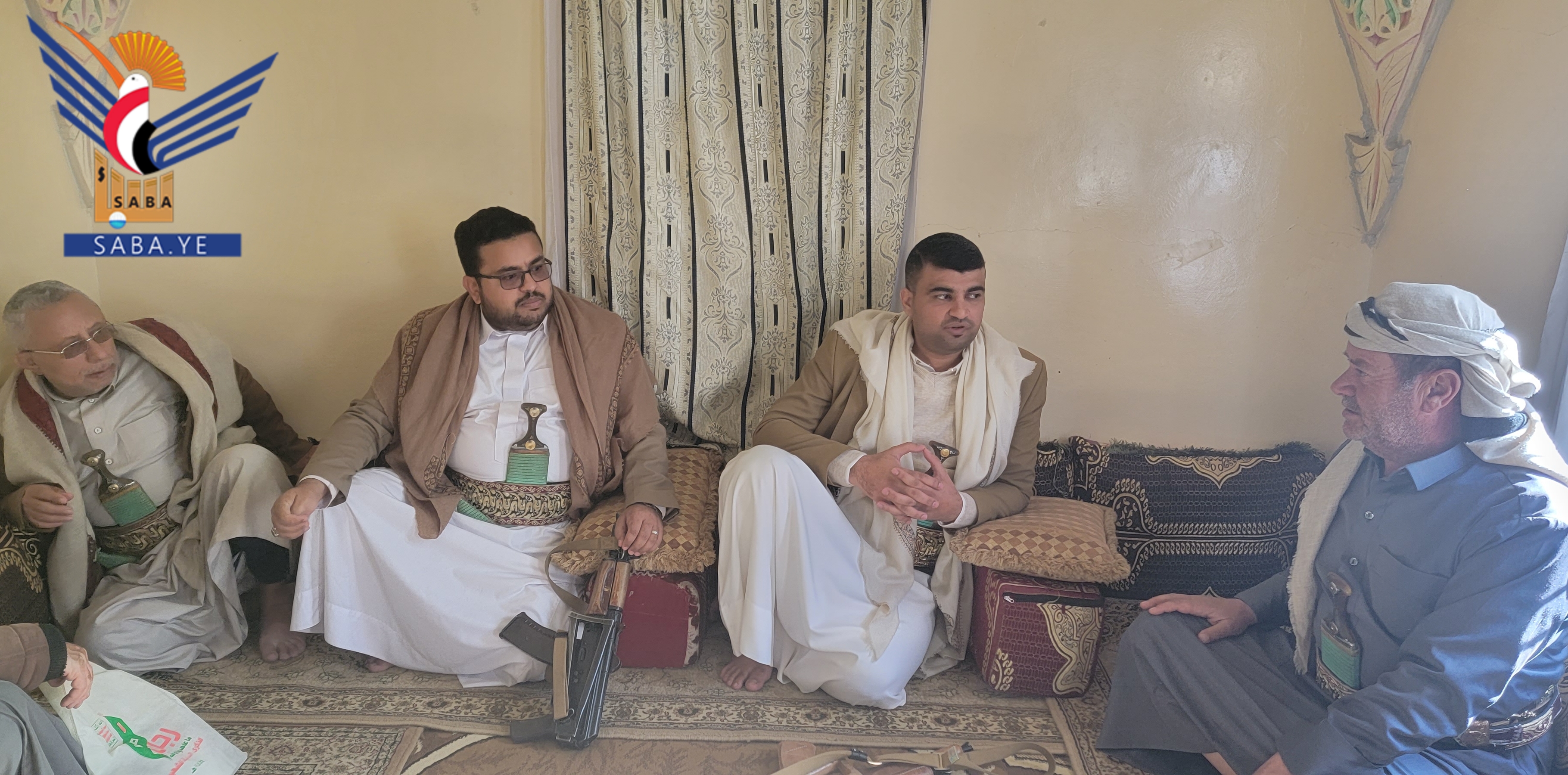 قيادة وكالة الأنباء اليمنية سبأ تزور أسر الشهداء من منتسبيها