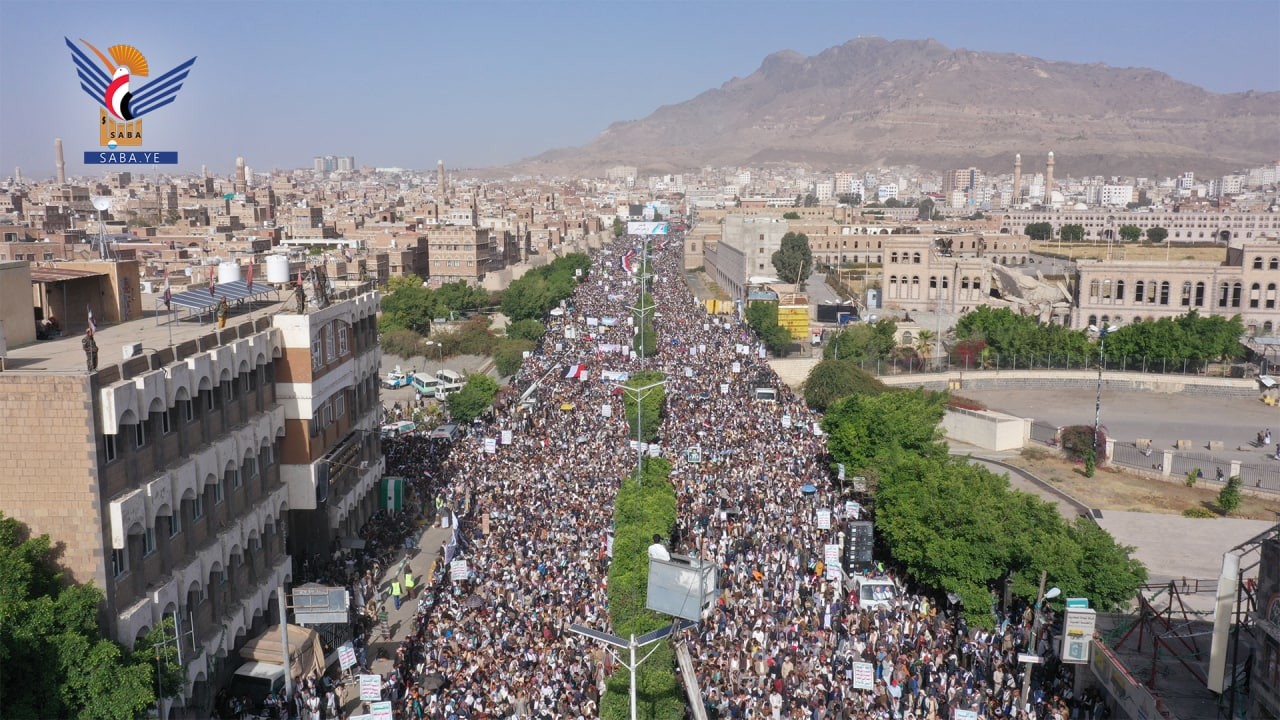 مسيرة جماهيرية حاشدة بالعاصمة صنعاء باليوم الوطني للصمود