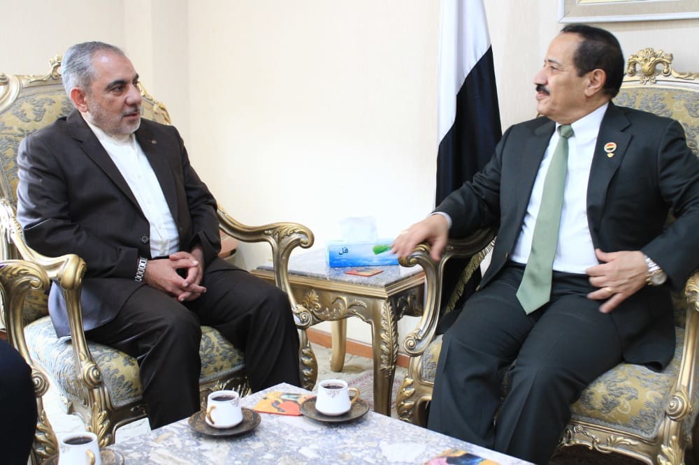 وزير الخارجية يلتقي سفير الجمهورية الإسلامية الإيرانية في صنعاء