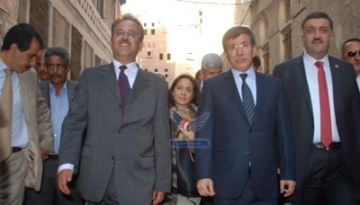 وزير الخارجية التركي يتعرف على المعالم التاريخية لصنعاء القديمة