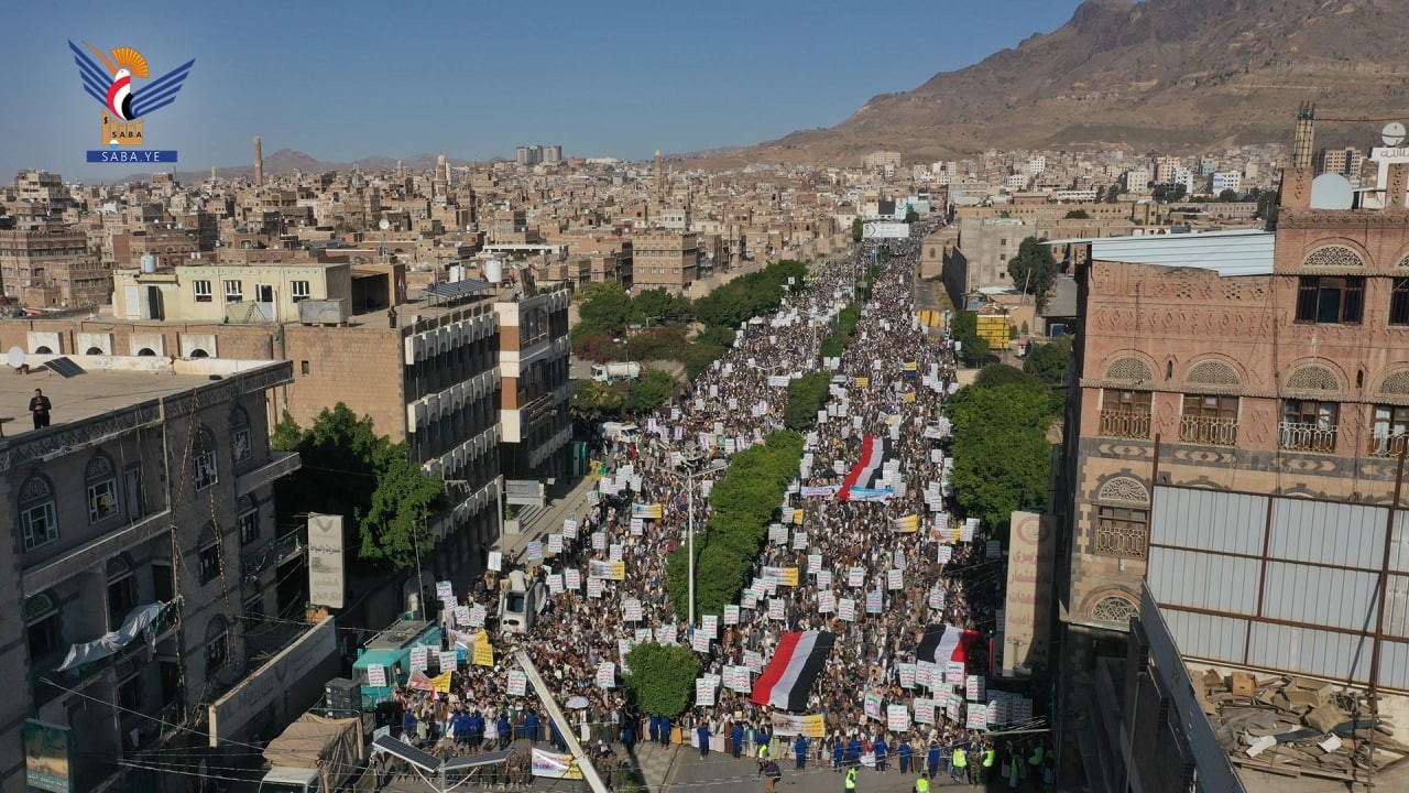 مسيرة جماهيرية بالعاصمة صنعاء تنديدا بحصار المشتقات النفطية