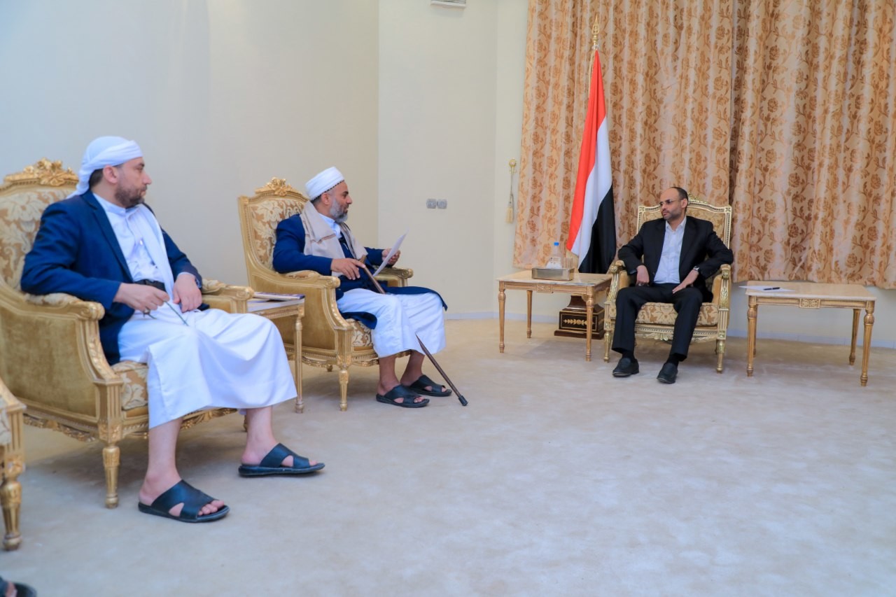 الرئيس المشاط يلتقي مفتي الديار اليمنية ونائب رئيس هيئة رفع المظالم