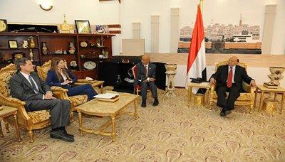 رئيس الجمهورية يثمن دعم امريكا وبريطانيا لأمن واستقرار اليمن