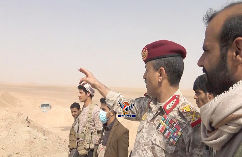 وزير الدفاع يزور المرابطين في جبهة العلم بمحافظة الجوف