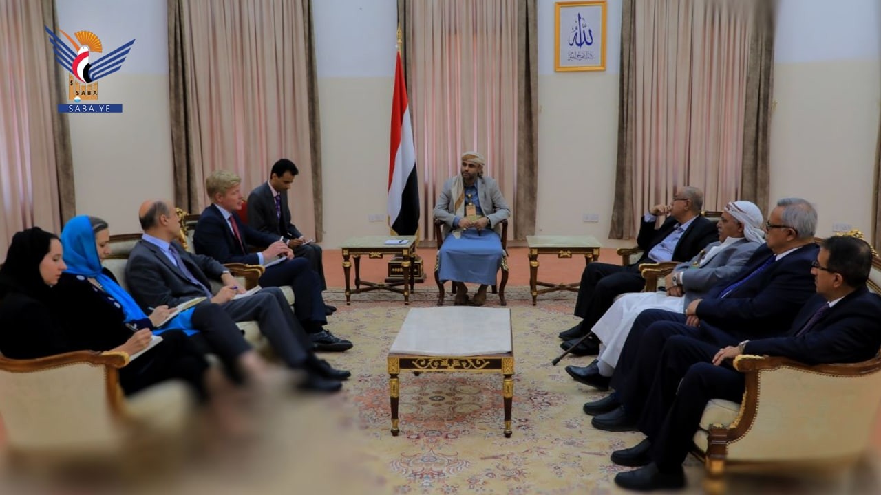 الرئيس المشاط يلتقي المبعوث الأممي إلى اليمن 