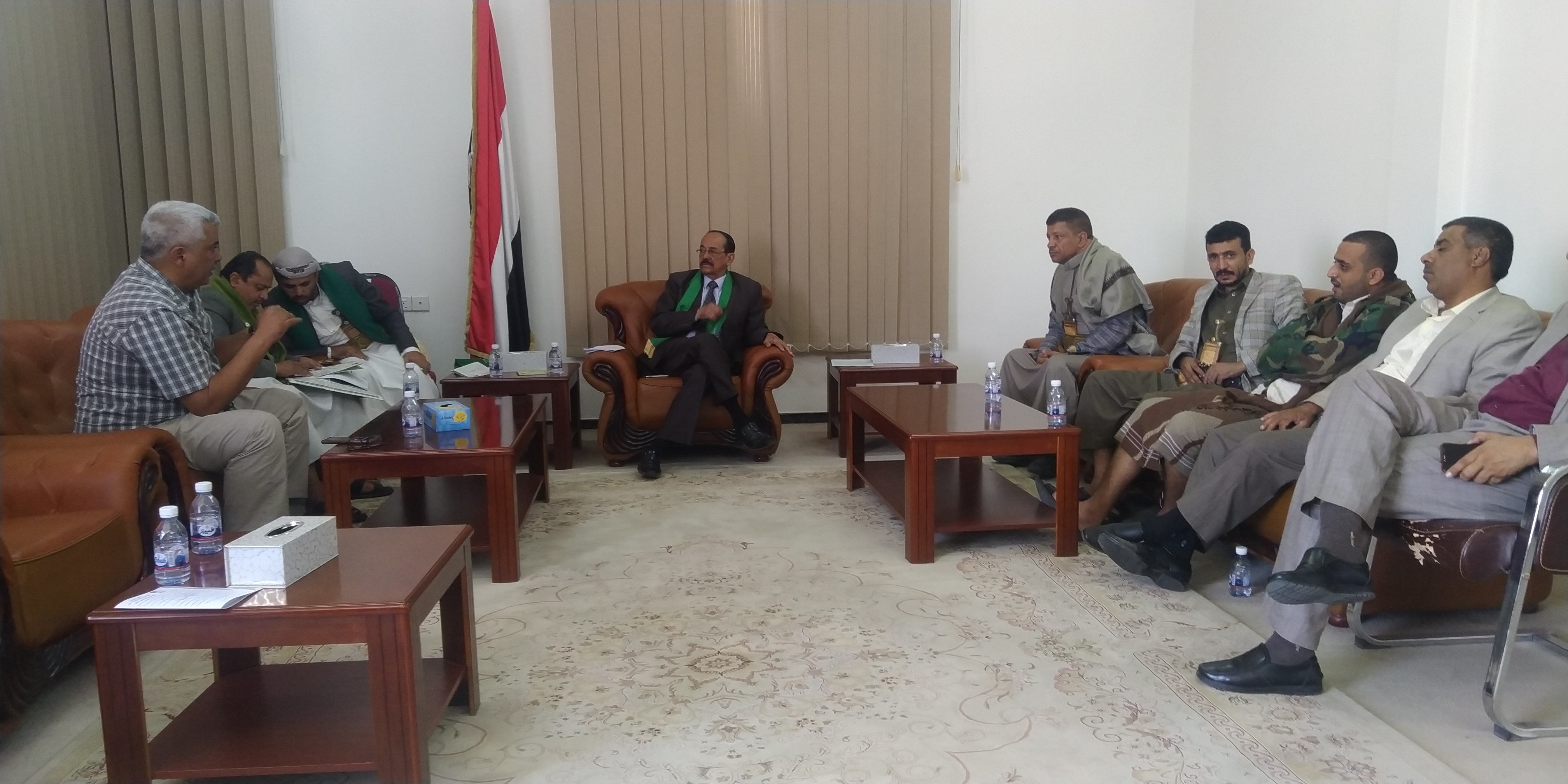 رئيس مجلس الشورى يلتقي أقارب الشهيد عبد الملك السنباني 