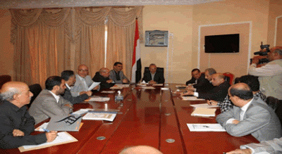 اجتماع برئاسة الجنيد للجنة إعداد استراتيجية احتياجات اليمن من مشاريع البنى التحتية